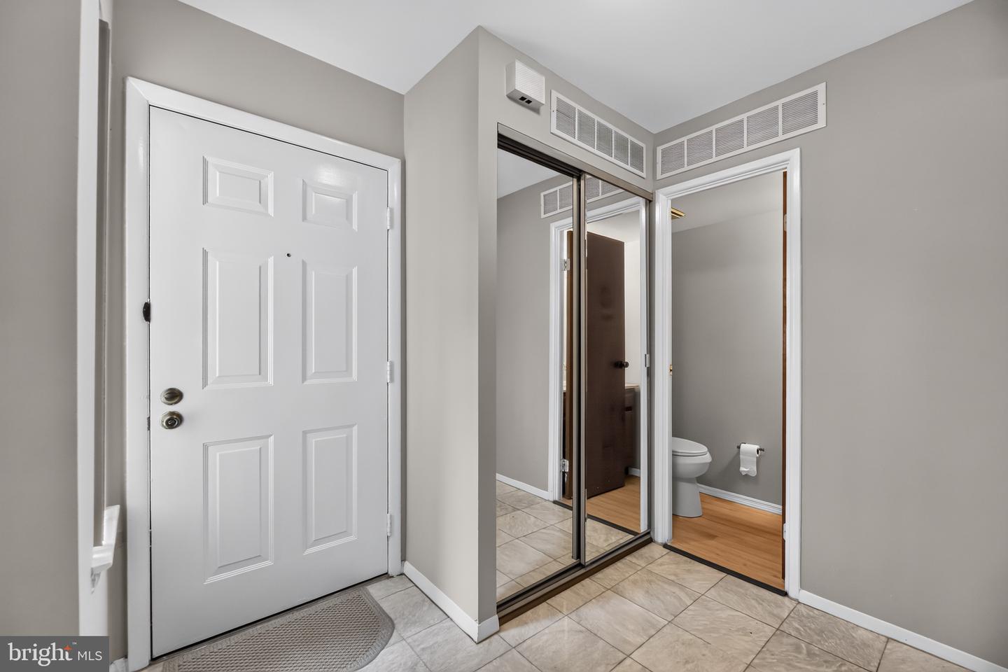 218 Deerpark Ct Property Photo 6