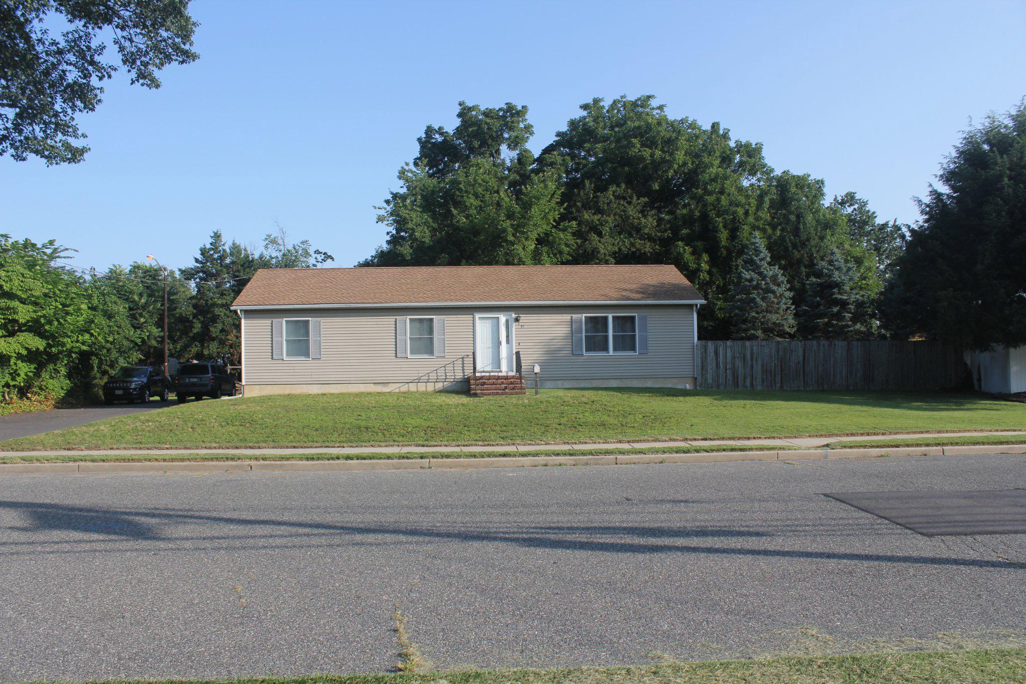 97 Hendrickson Ave Property Photo 6