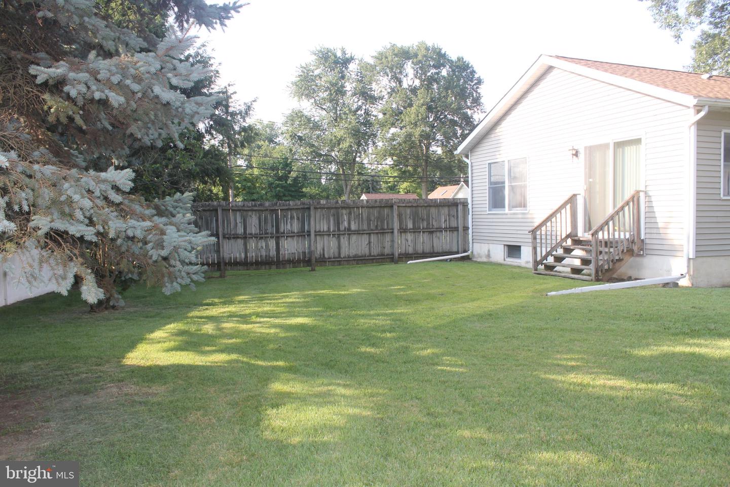 97 Hendrickson Ave Property Photo 12
