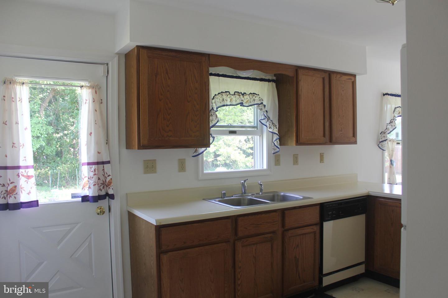 97 Hendrickson Ave Property Photo 48