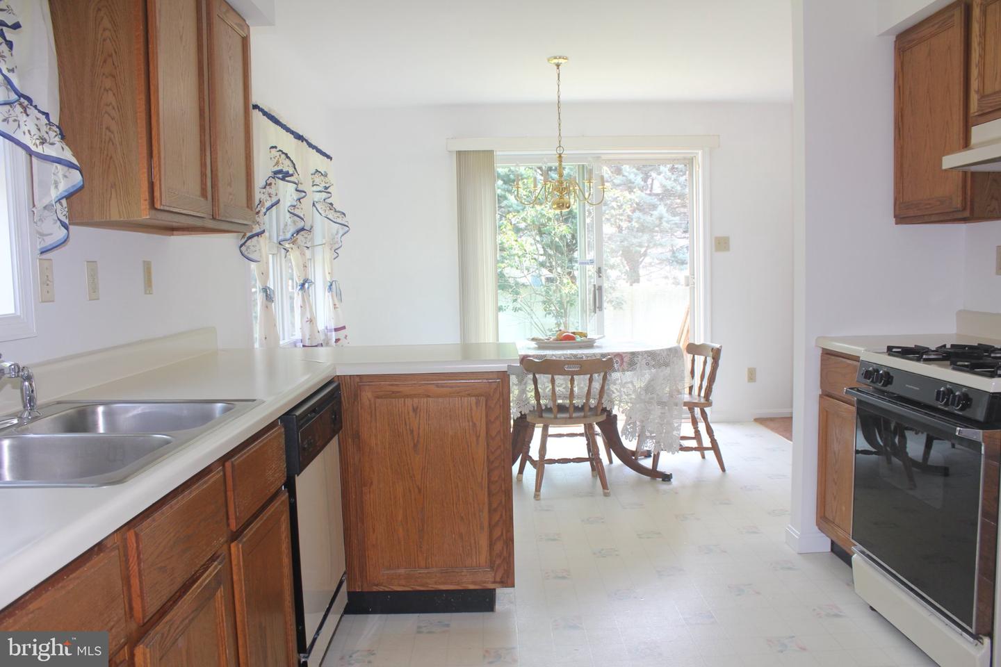 97 Hendrickson Ave Property Photo 49