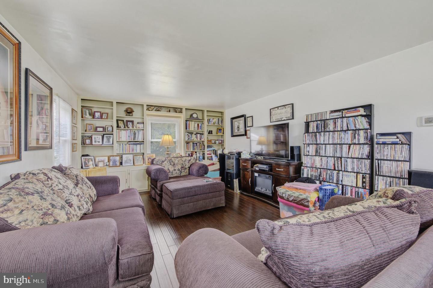 10 Galton Ln Property Photo 6