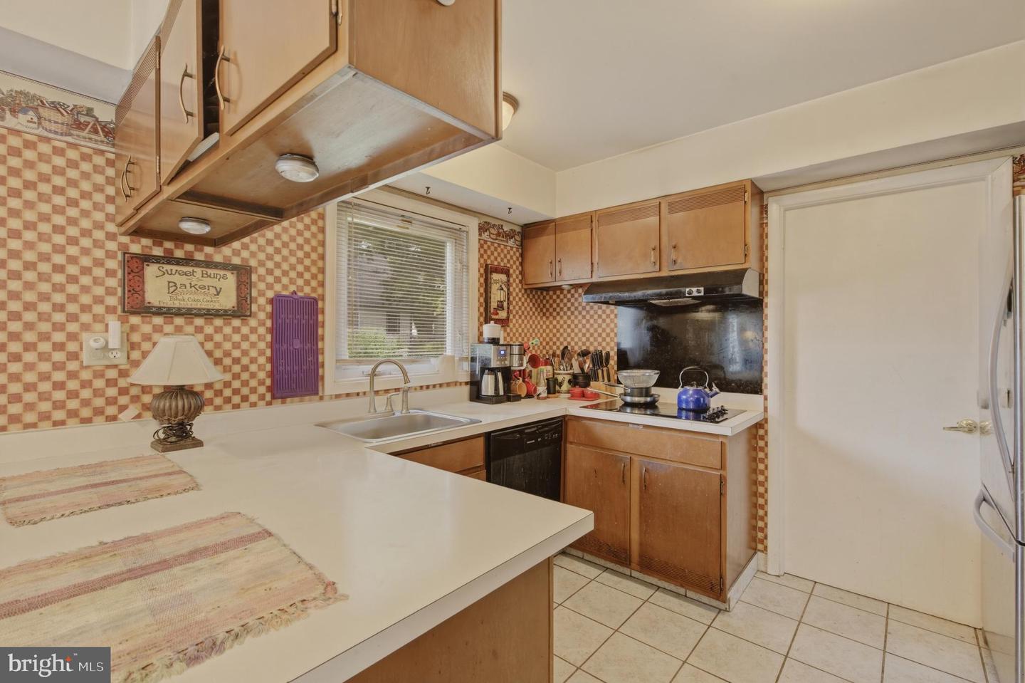 10 Galton Ln Property Photo 10