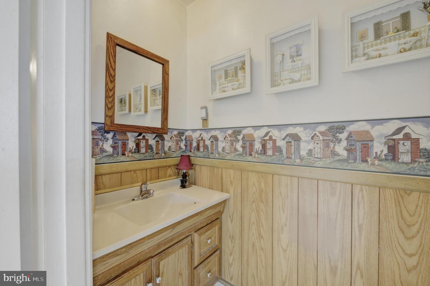 10 Galton Ln Property Photo 20
