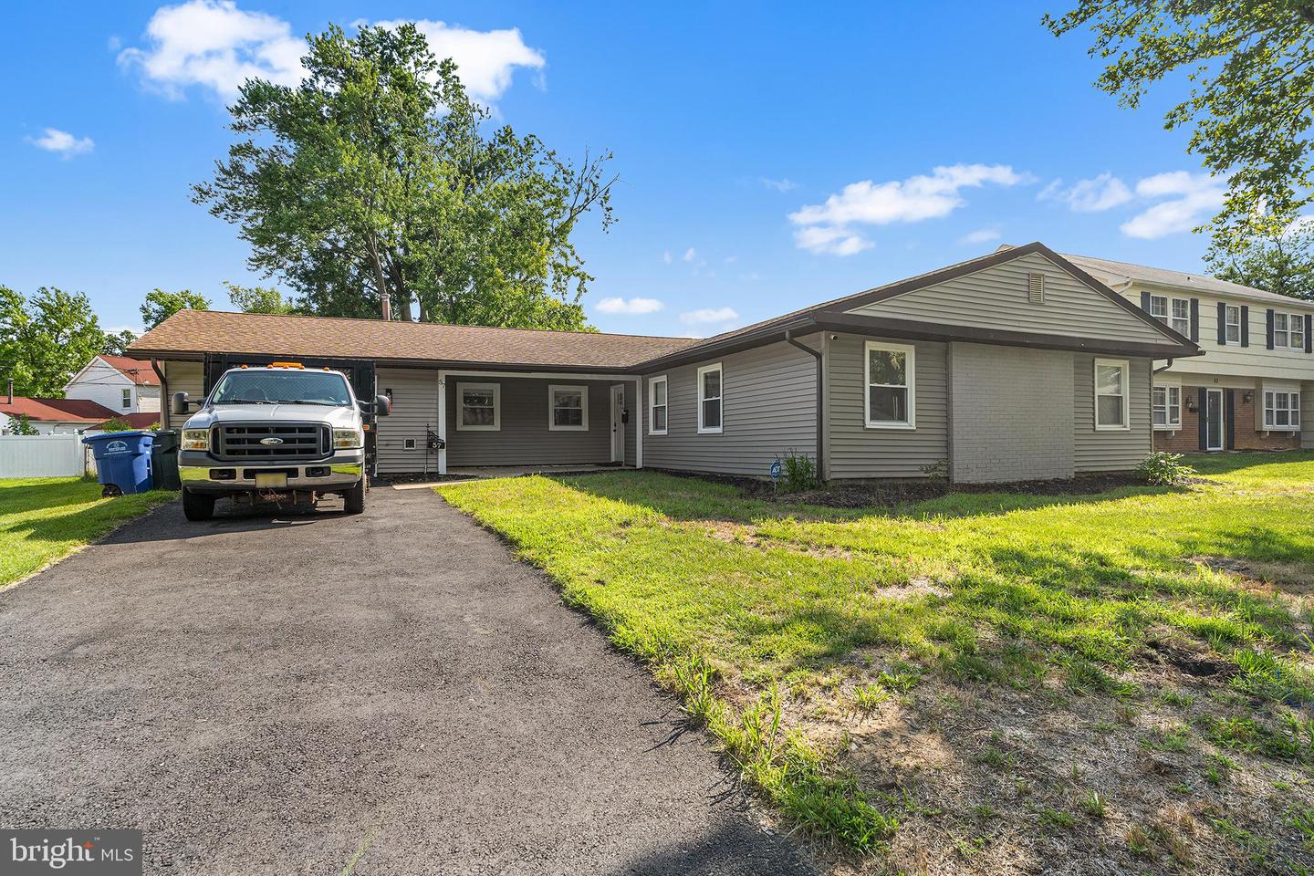 57 Eastbrook Ln Property Photo 2