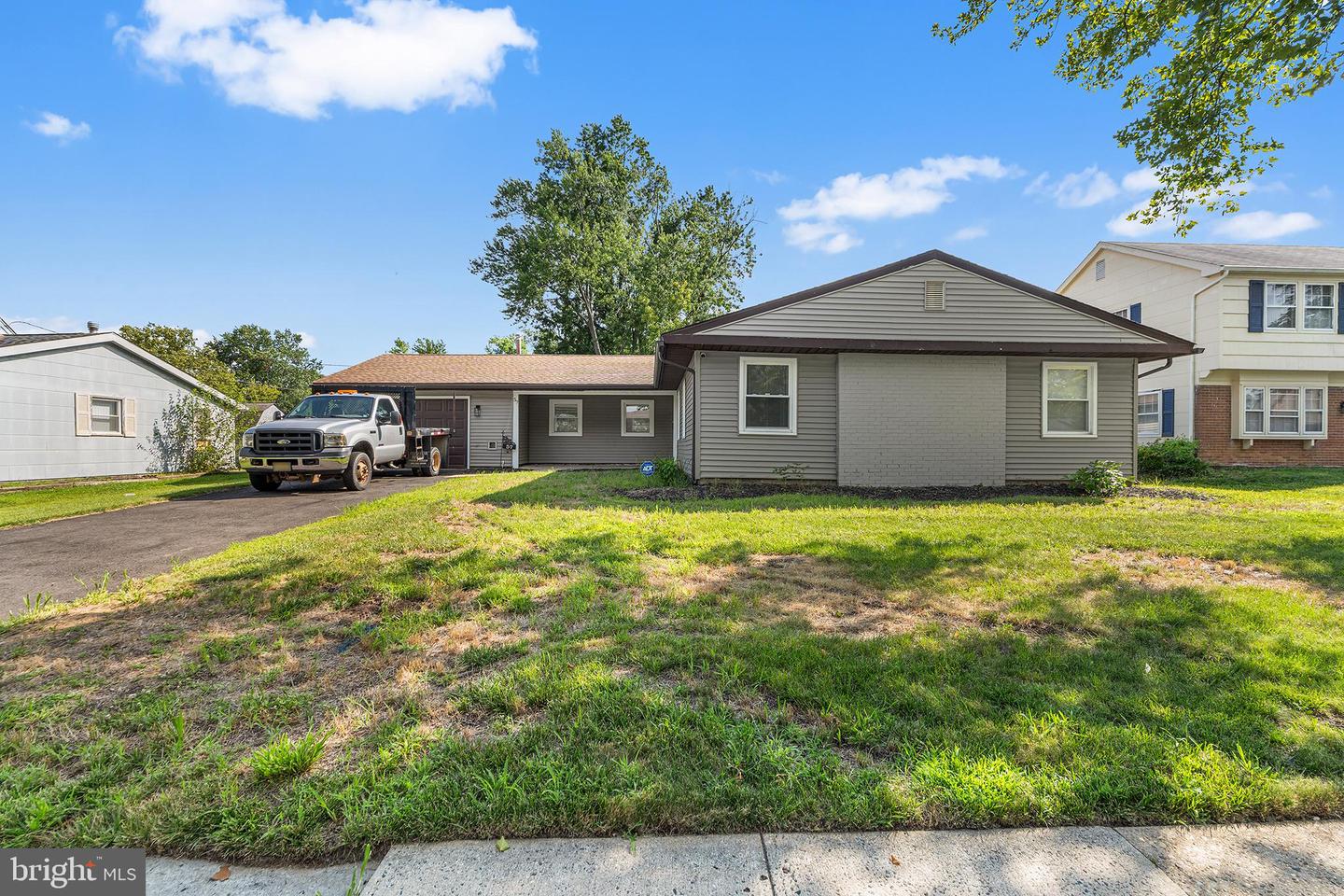 57 Eastbrook Ln Property Photo 3