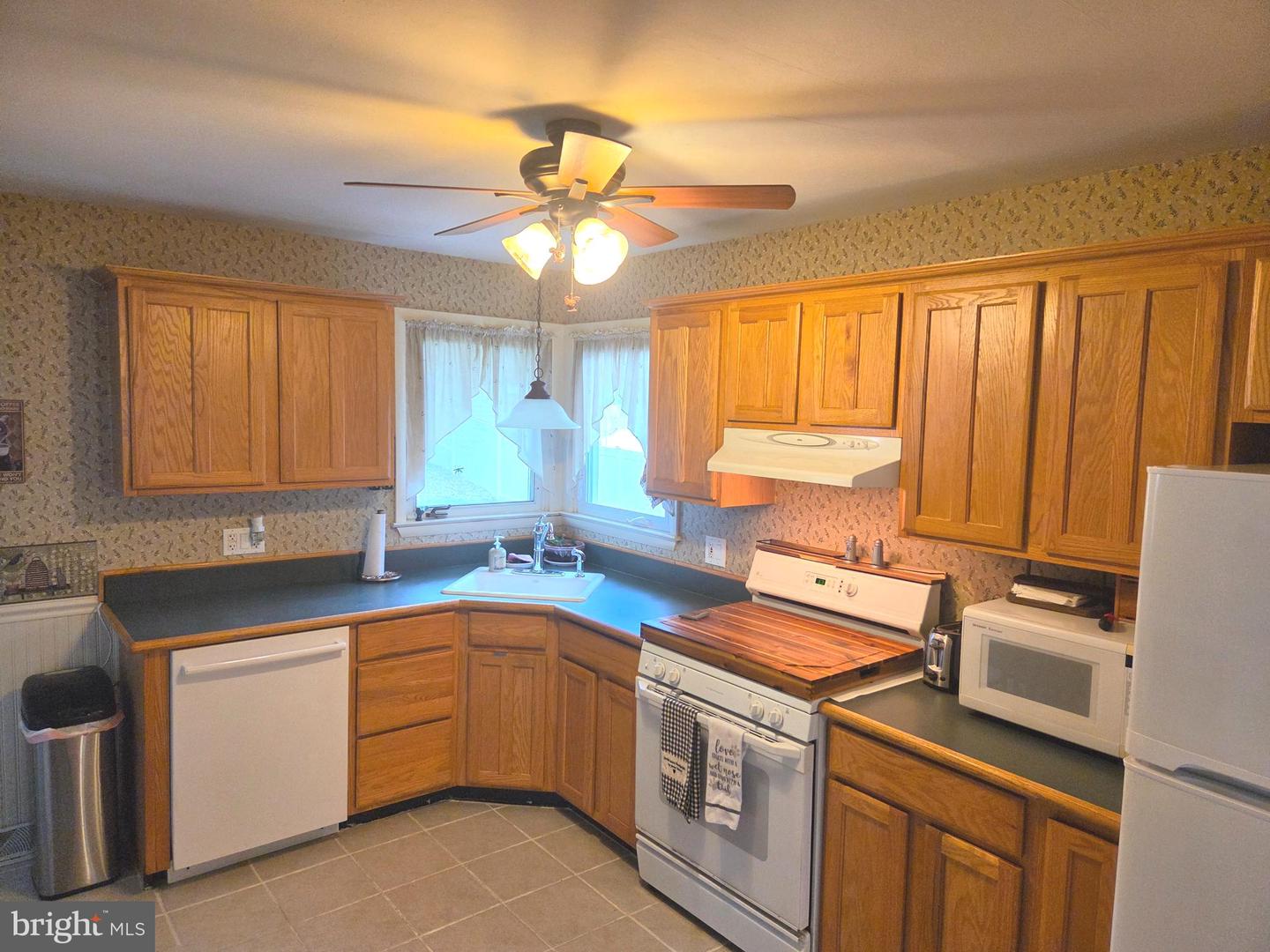 2823 Burgundy Dr Property Photo 5