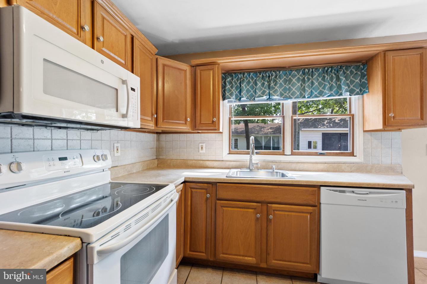 421 Arch St Property Photo 5