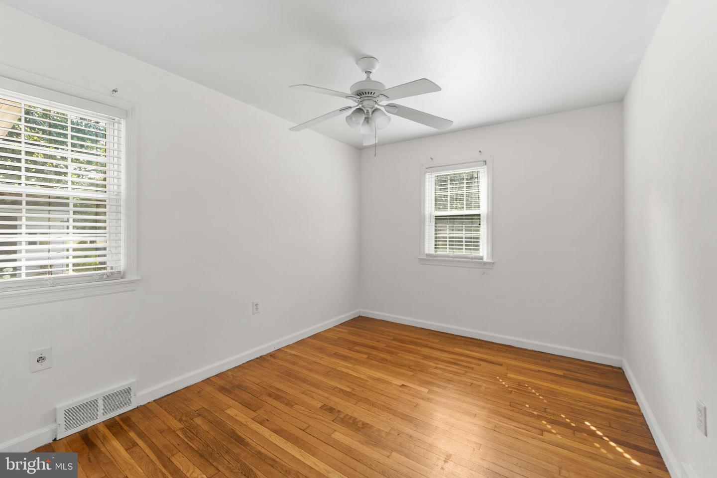 421 Arch St Property Photo 8