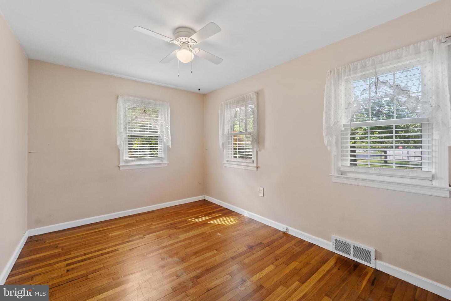 421 Arch St Property Photo 10