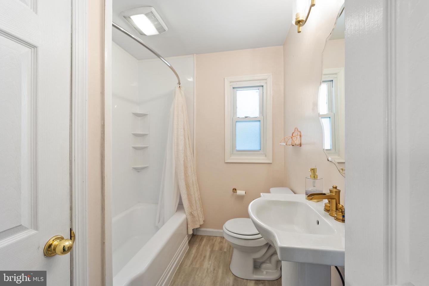 421 Arch St Property Photo 12