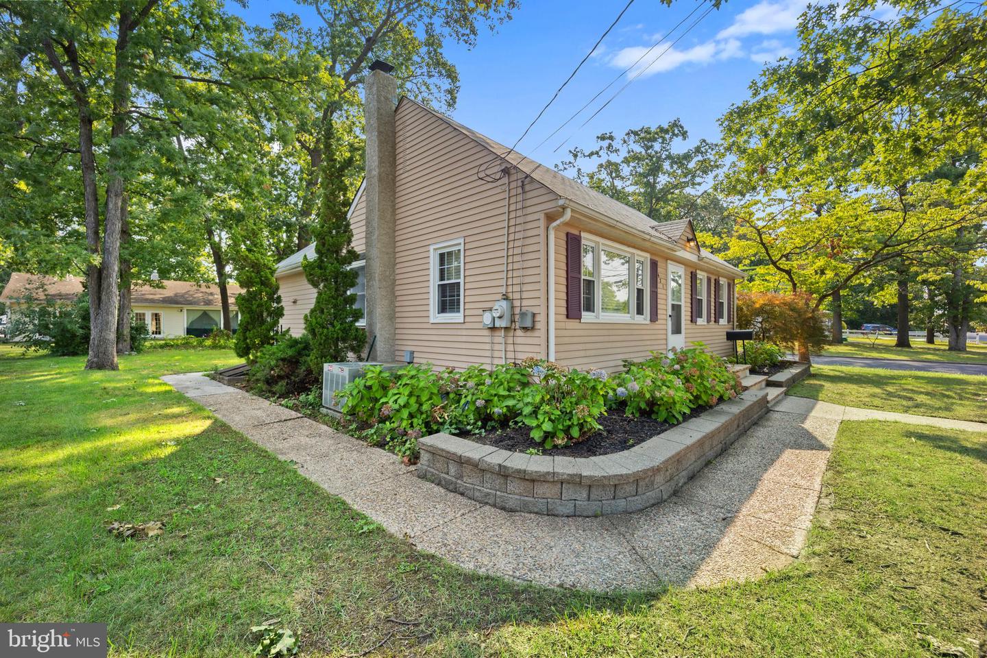 421 Arch St Property Photo 23