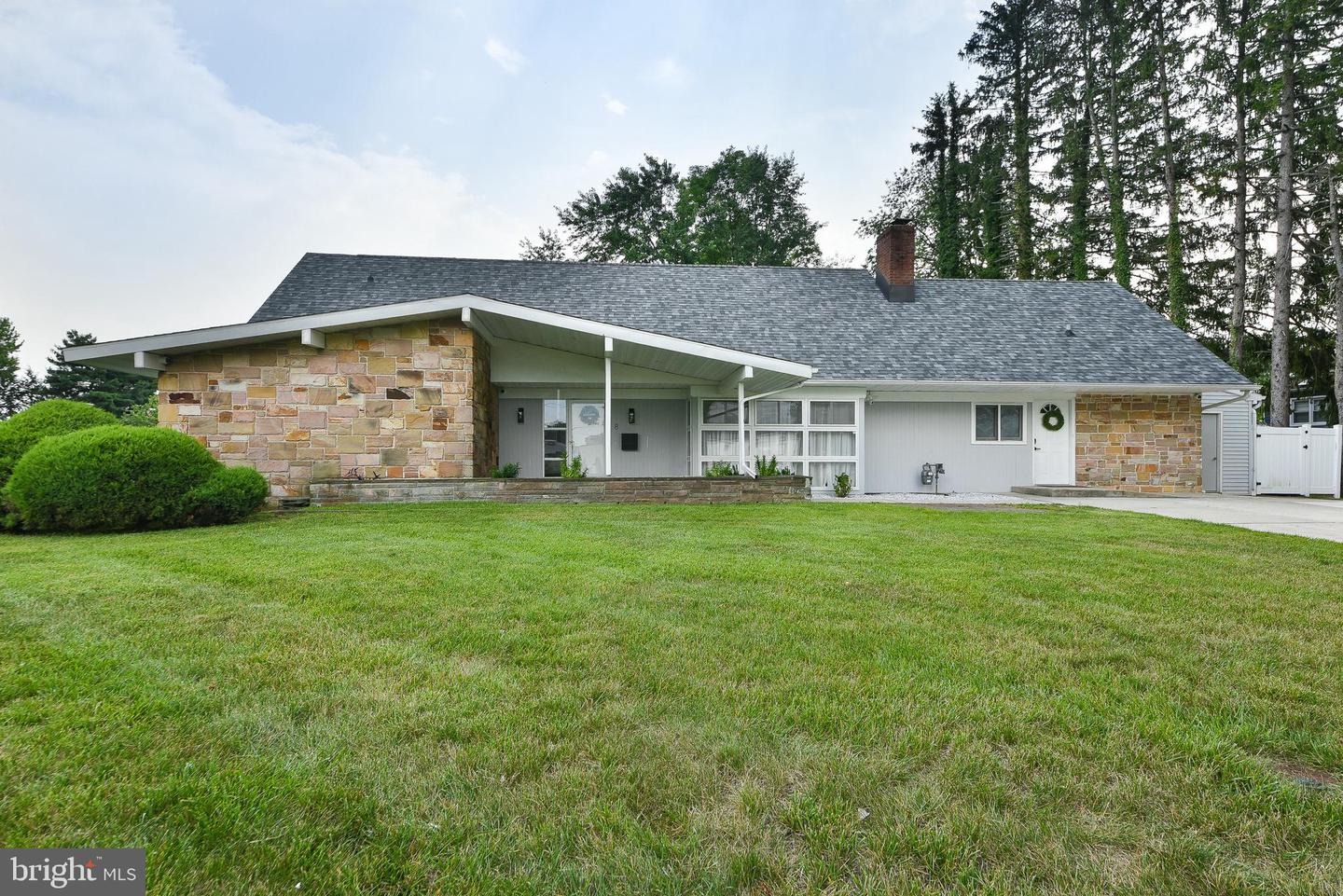 8 Windover Ln Property Photo 1
