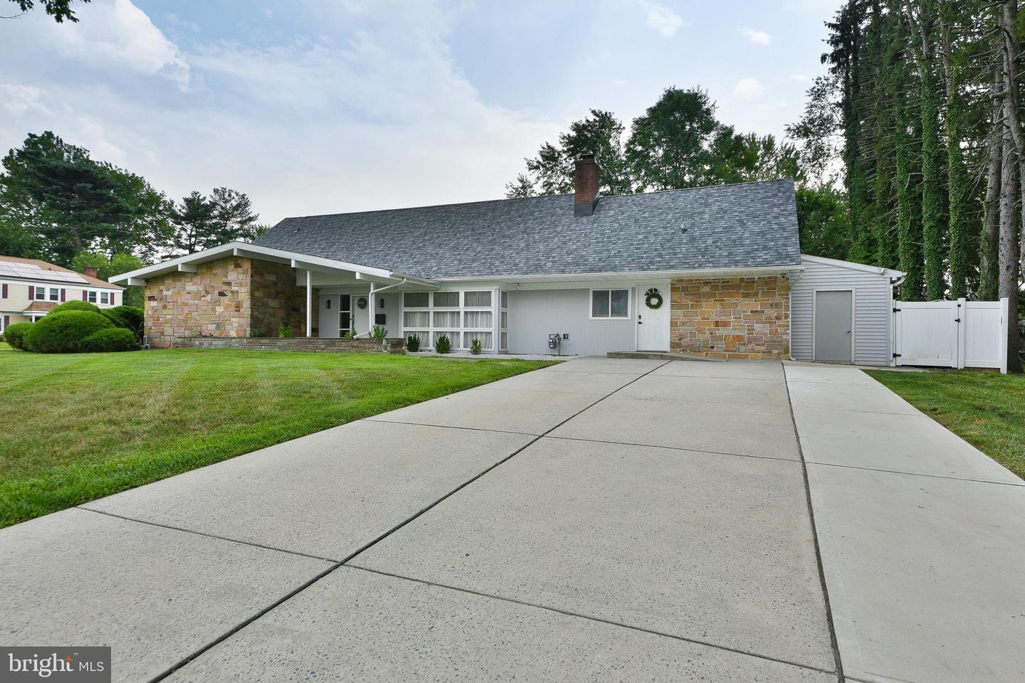 8 Windover Ln Property Photo 3