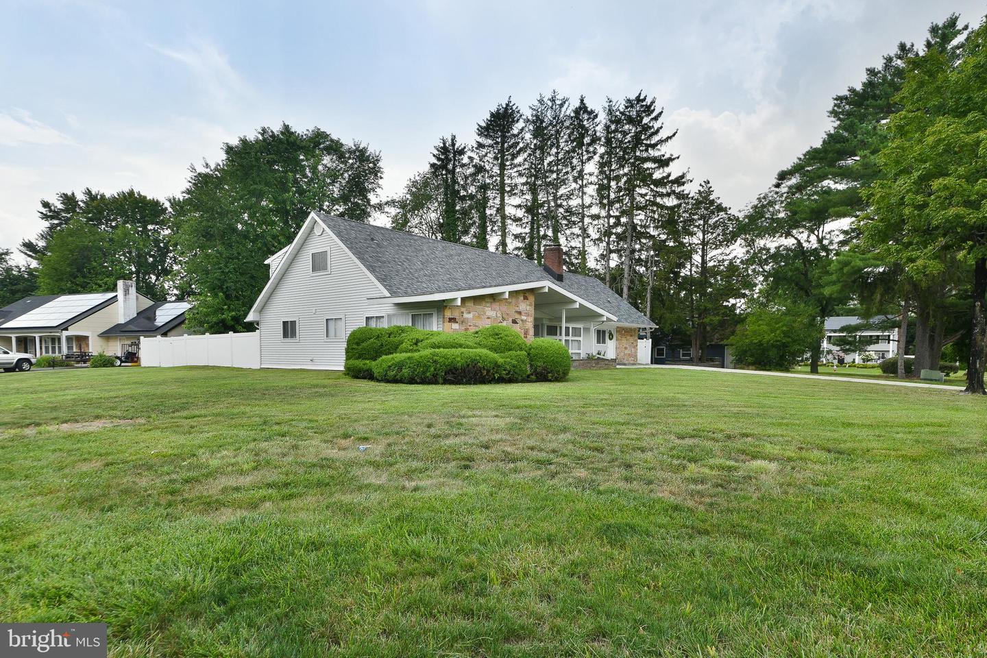 8 Windover Ln Property Photo 4
