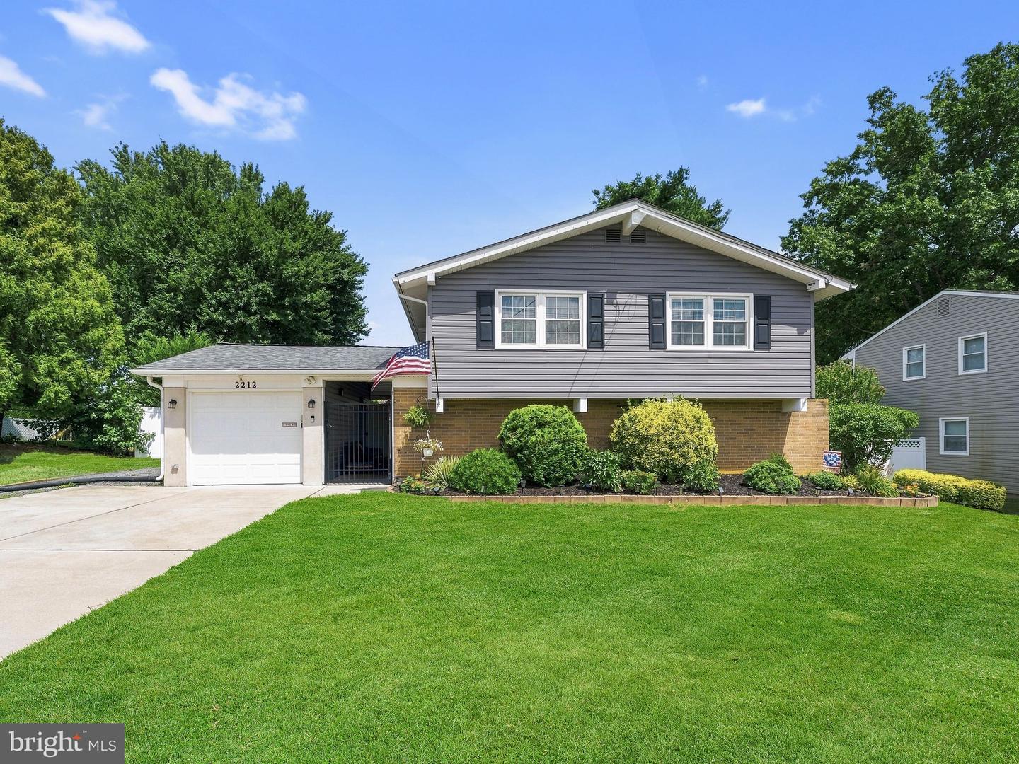 2212 Chestnut Hill Dr Property Photo 1