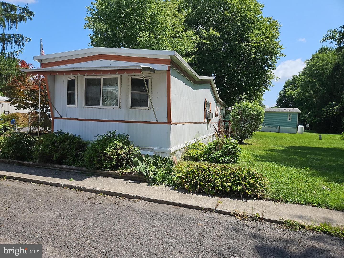 65 James Ave Property Photo 2