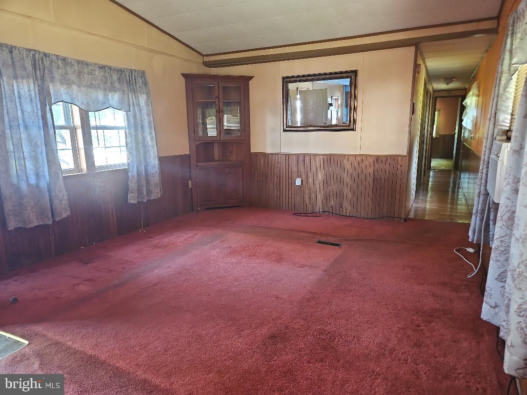 65 James Ave Property Photo 4
