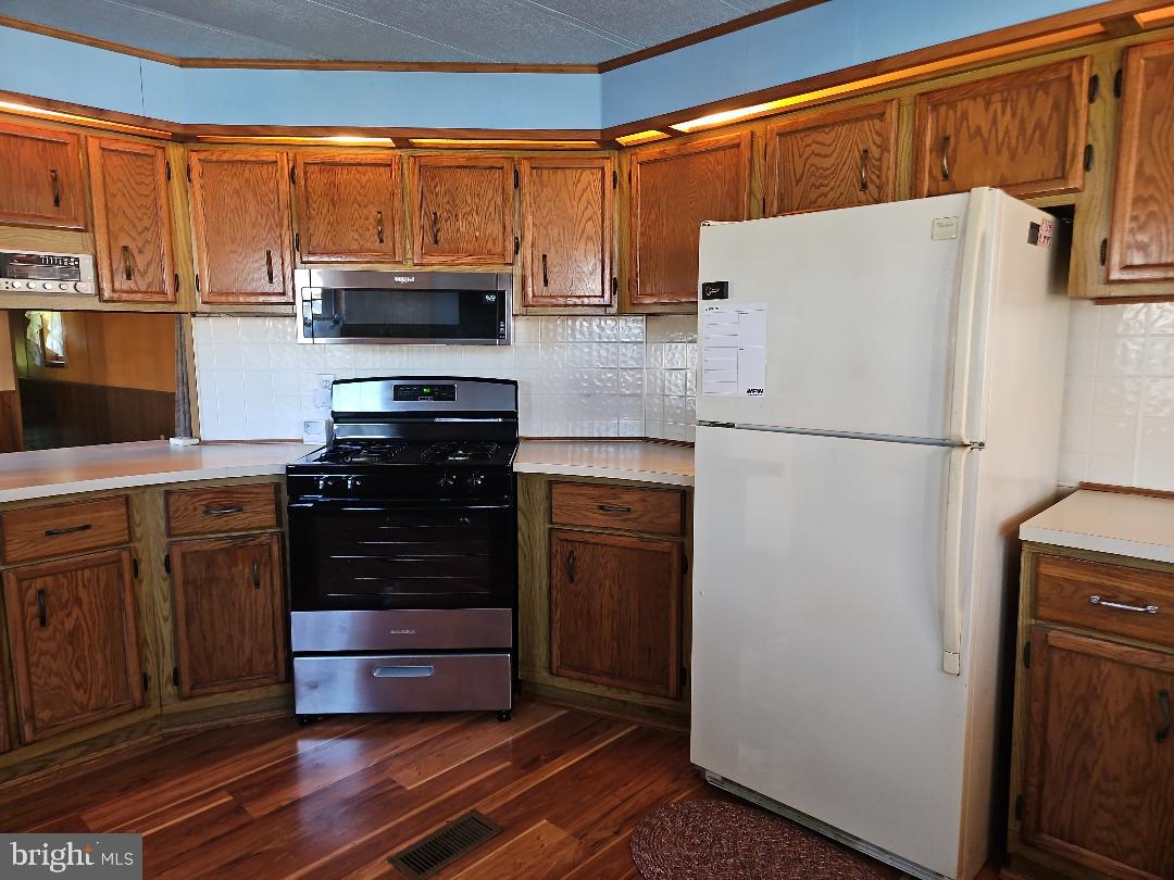 65 James Ave Property Photo 7