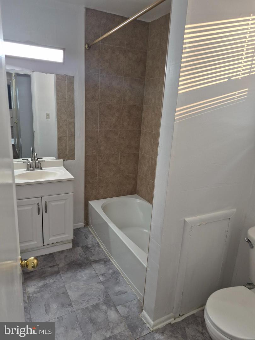 34--8 Florence Tollgate Pl Property Photo 5
