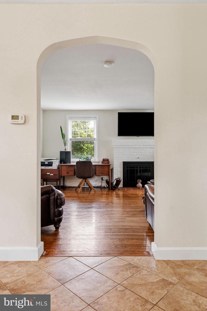 340 Madison Ave Property Photo 11