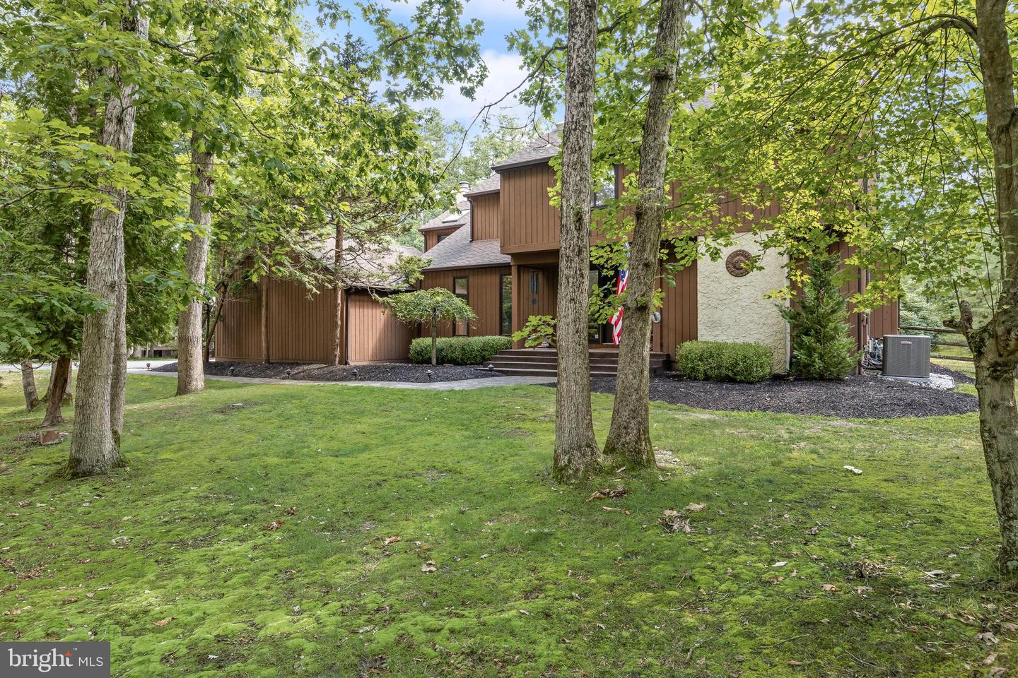 5 Glen Lake Dr Property Photo 2