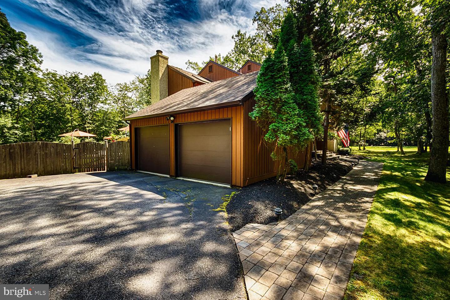 5 Glen Lake Dr Property Photo 3