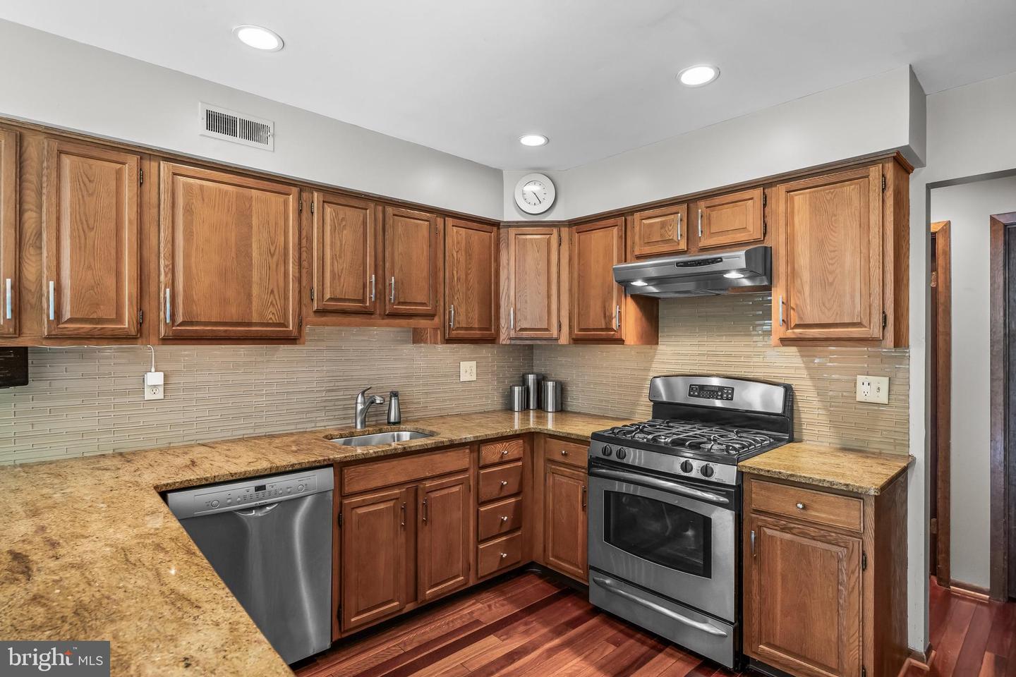 5 Glen Lake Dr Property Photo 15