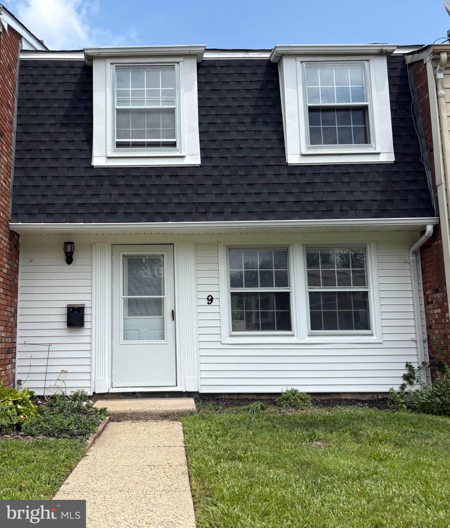 9 Raeburn Ln Property Photo 1