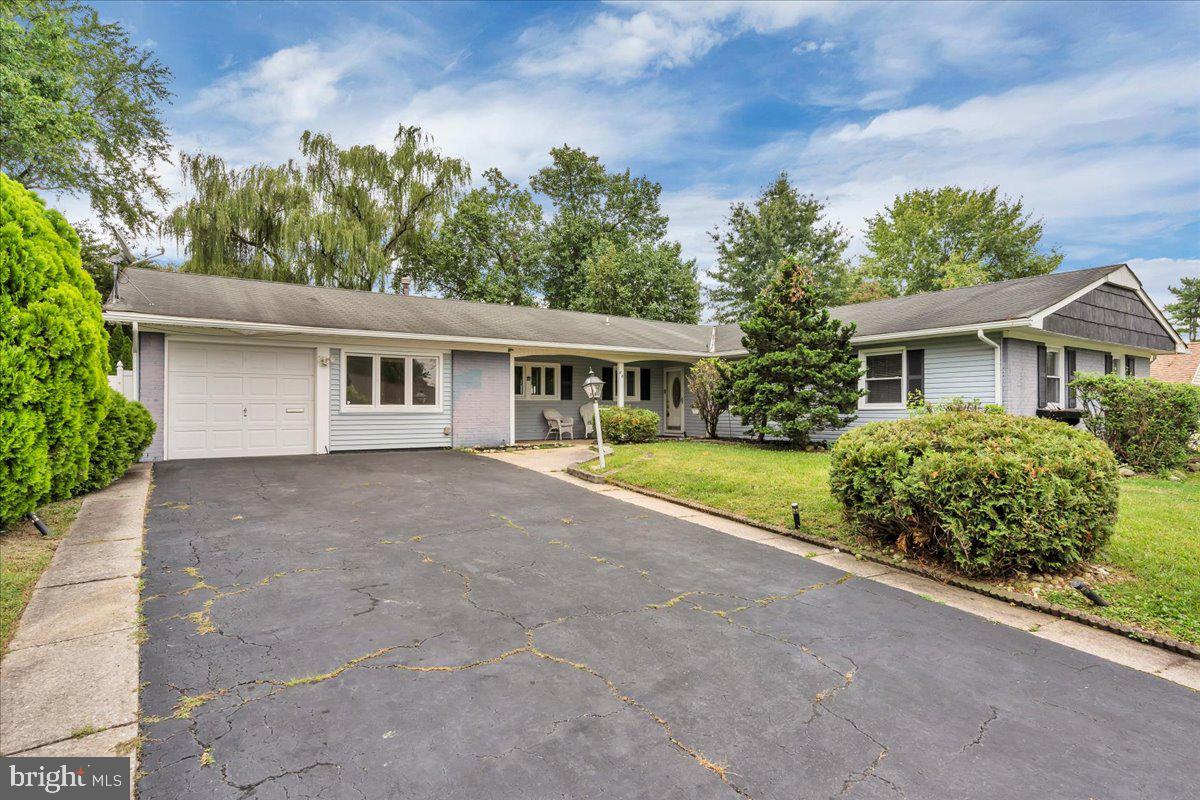 68 Thornhill Ln Property Photo 1