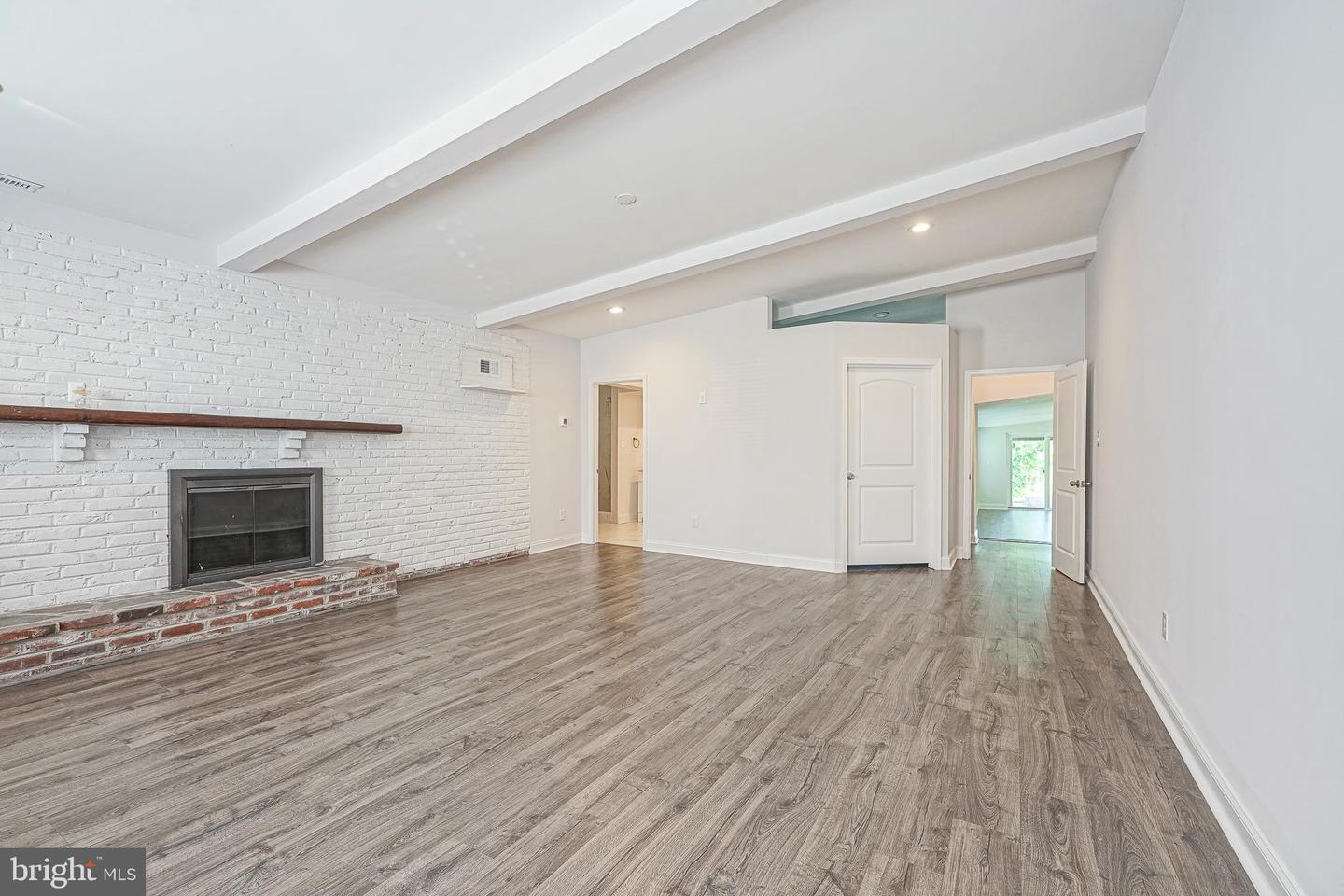 8 Lakeside Dr Property Photo 15
