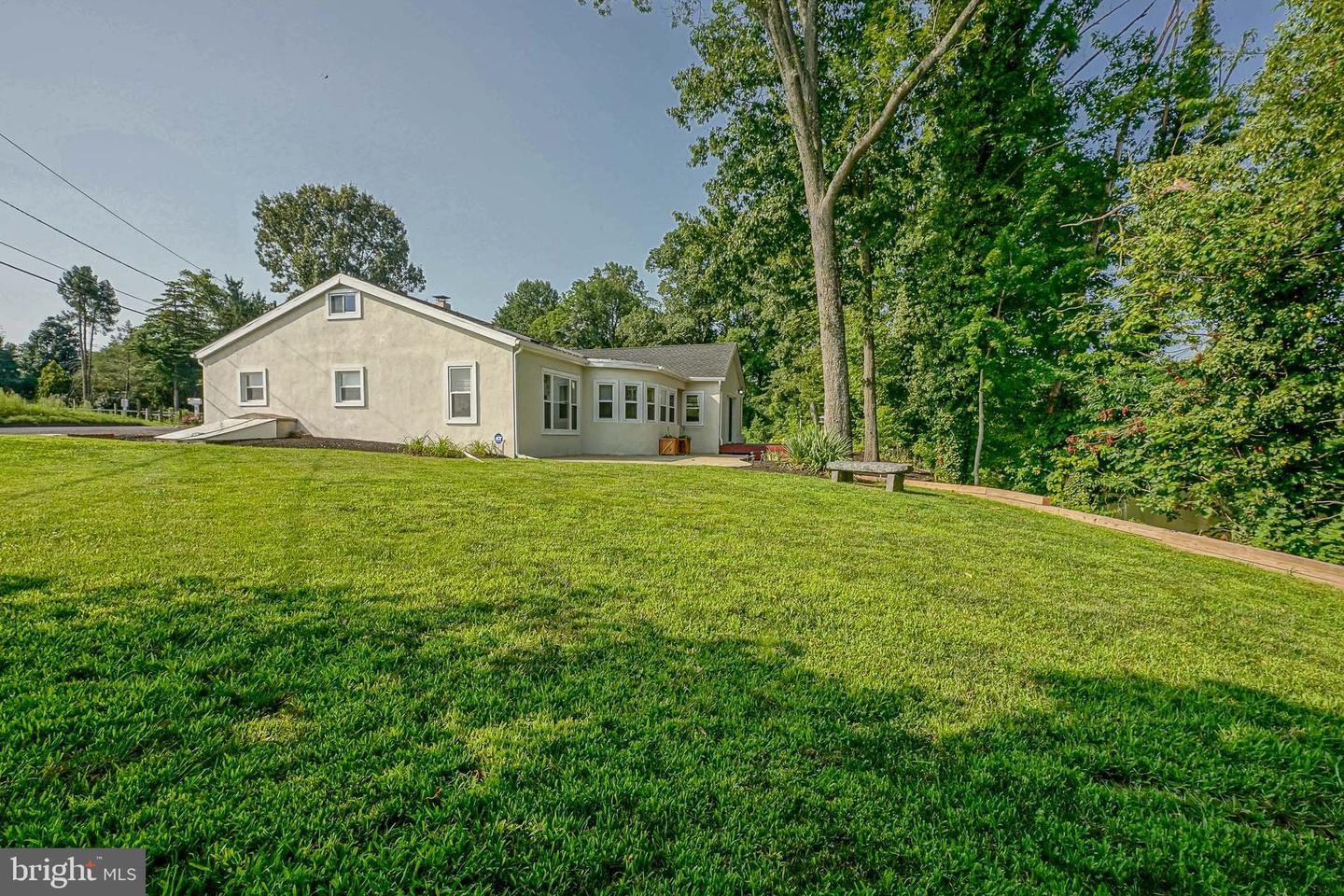 8 Lakeside Dr Property Photo 24