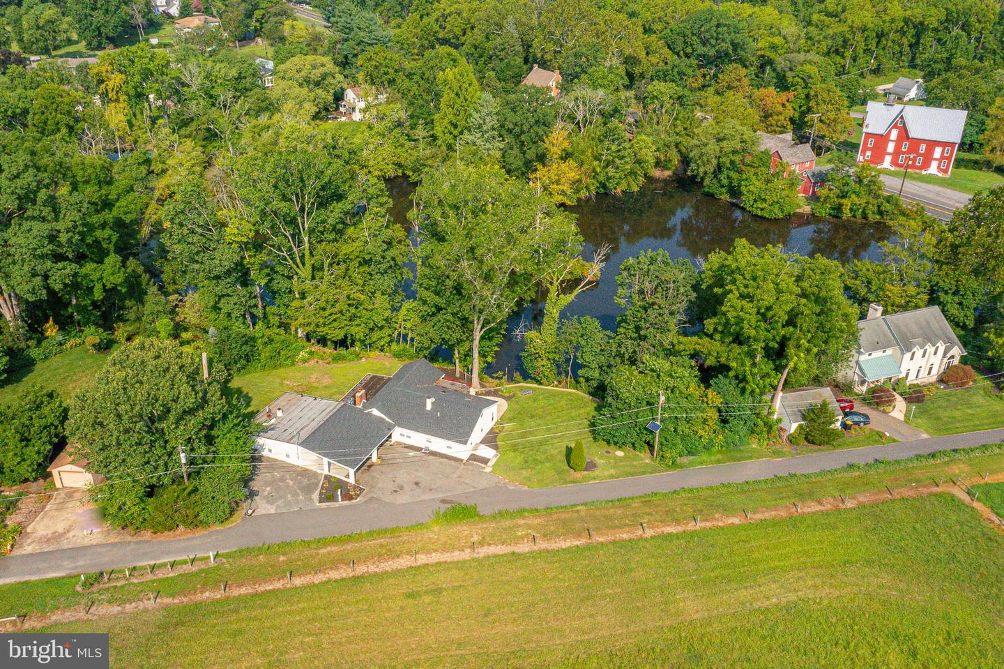 8 Lakeside Dr Property Photo 37