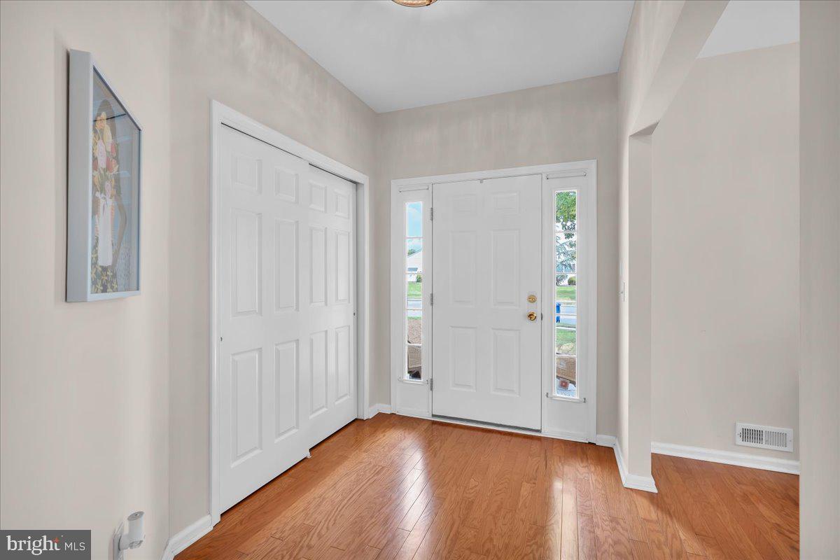 18 Lantern Ln Property Photo 3