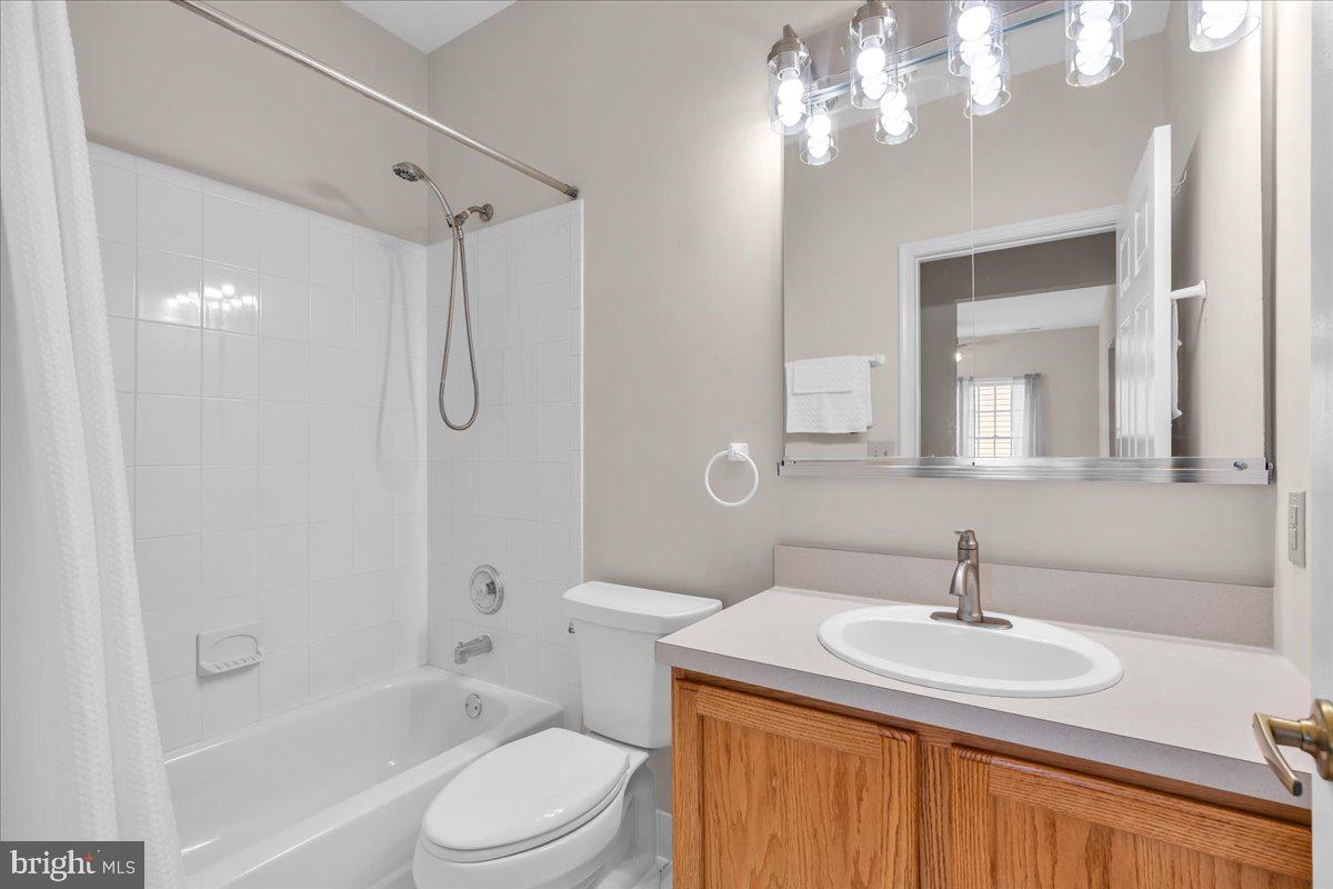 18 Lantern Ln Property Photo 7
