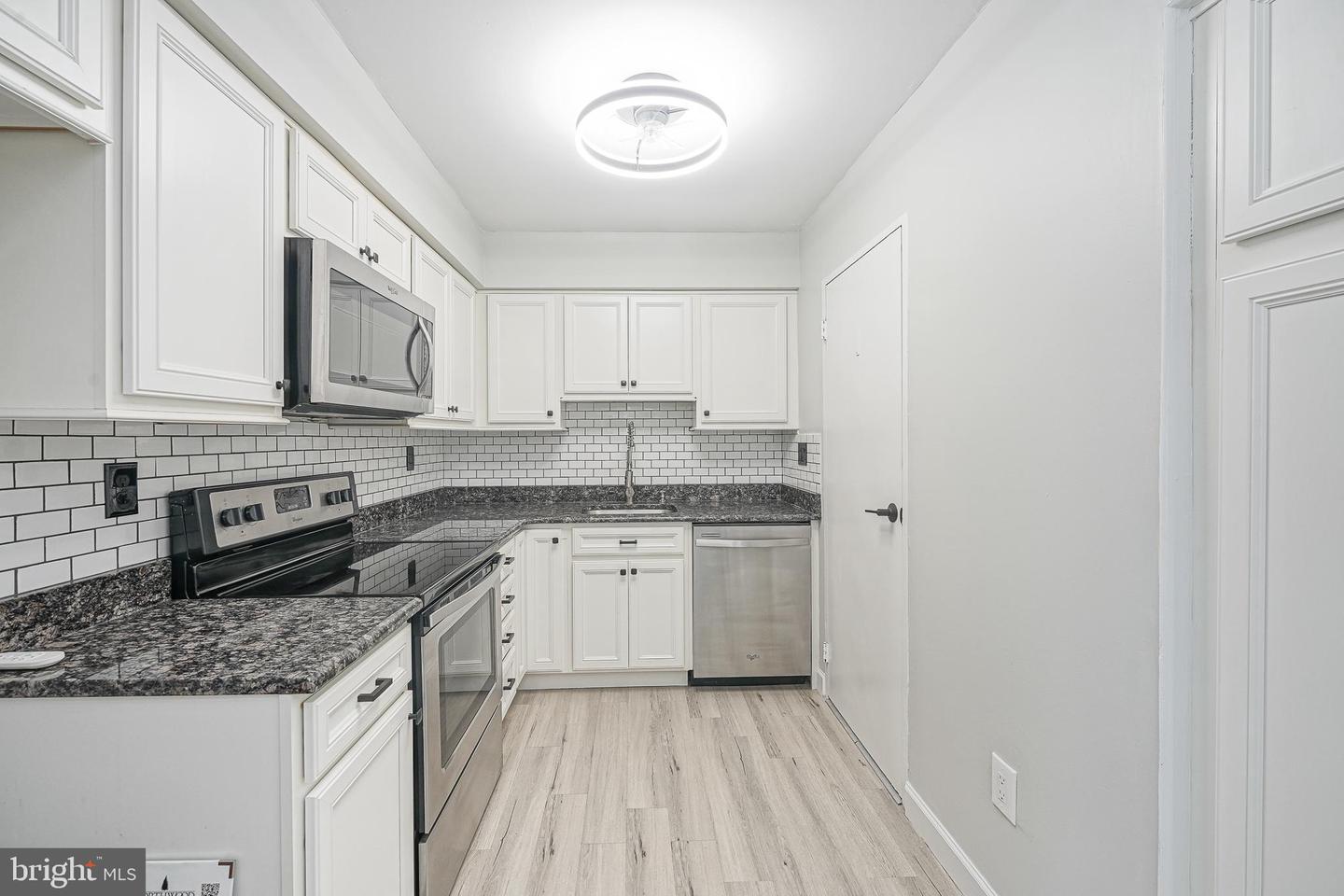1046 Harbour Dr #1046 Property Photo 5