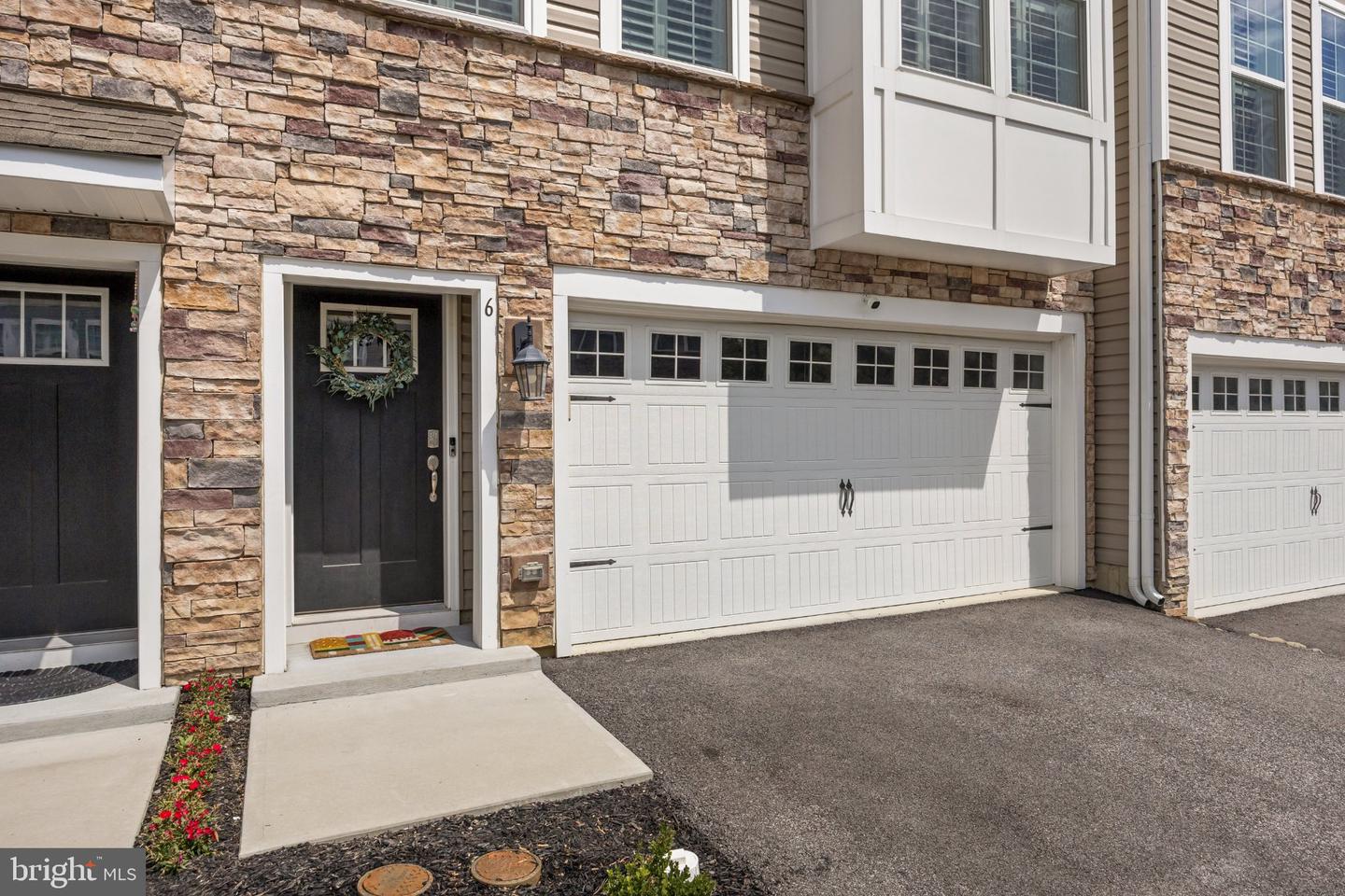 6 Cardinal Way Property Photo 2