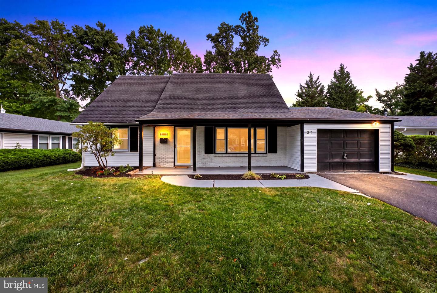 37 ELSIN LN Property Photo 1