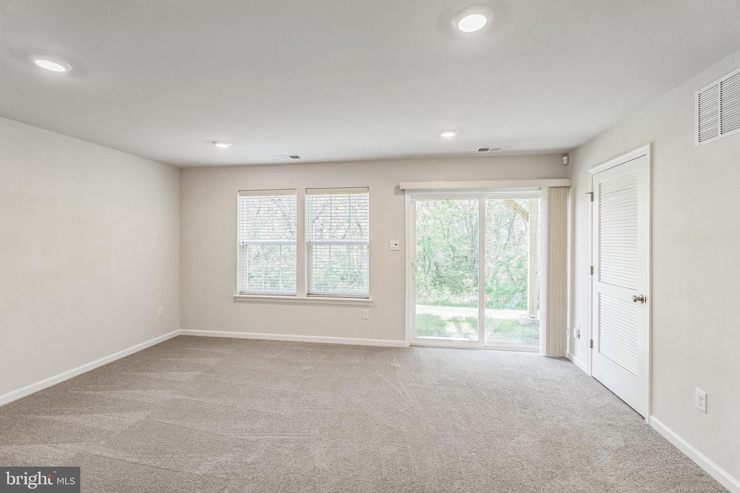 10 Lilac Cir Property Photo 14