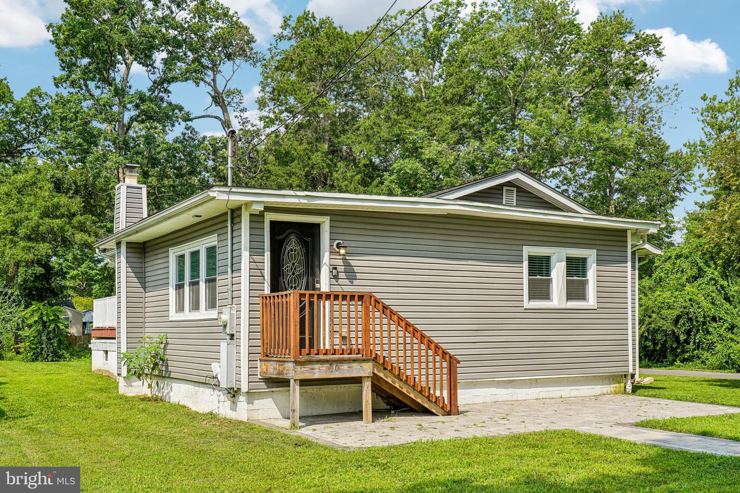 10 Maple Ln Property Photo 5