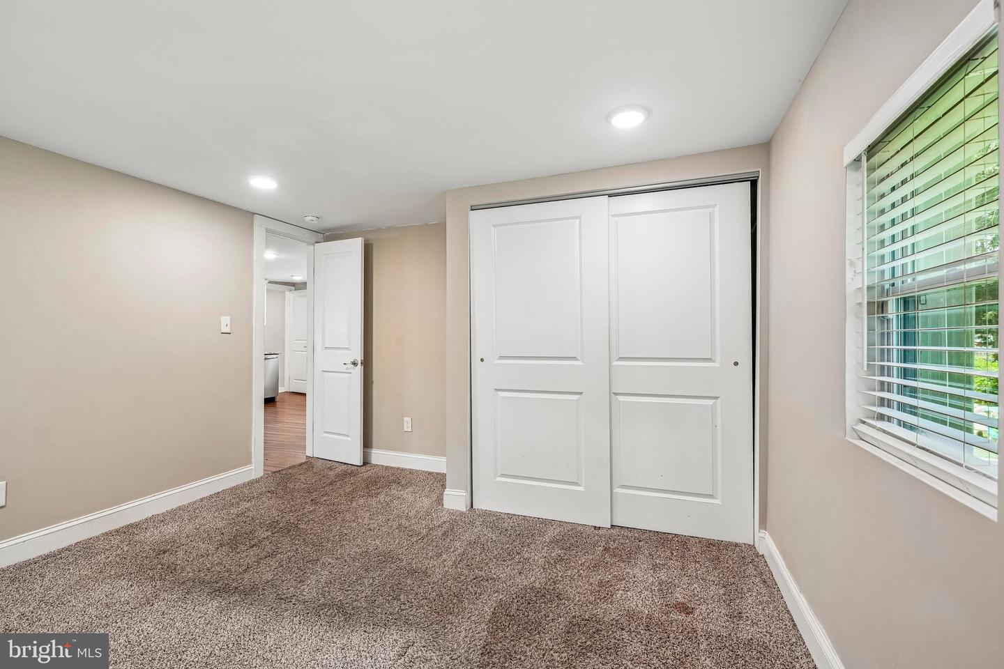 10 Maple Ln Property Photo 18