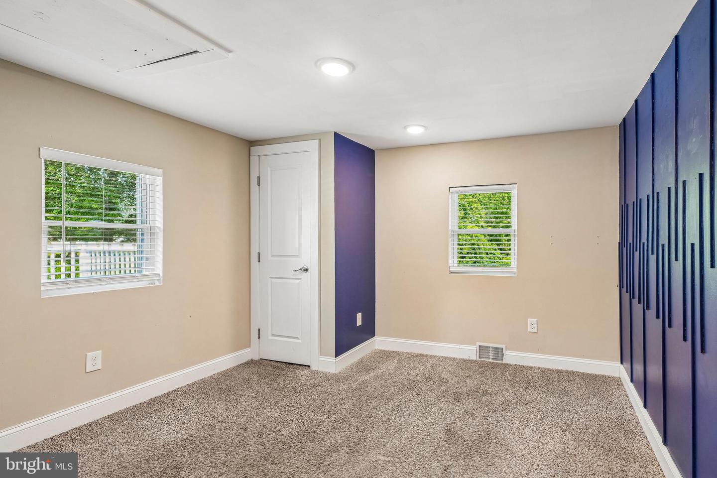 10 Maple Ln Property Photo 19