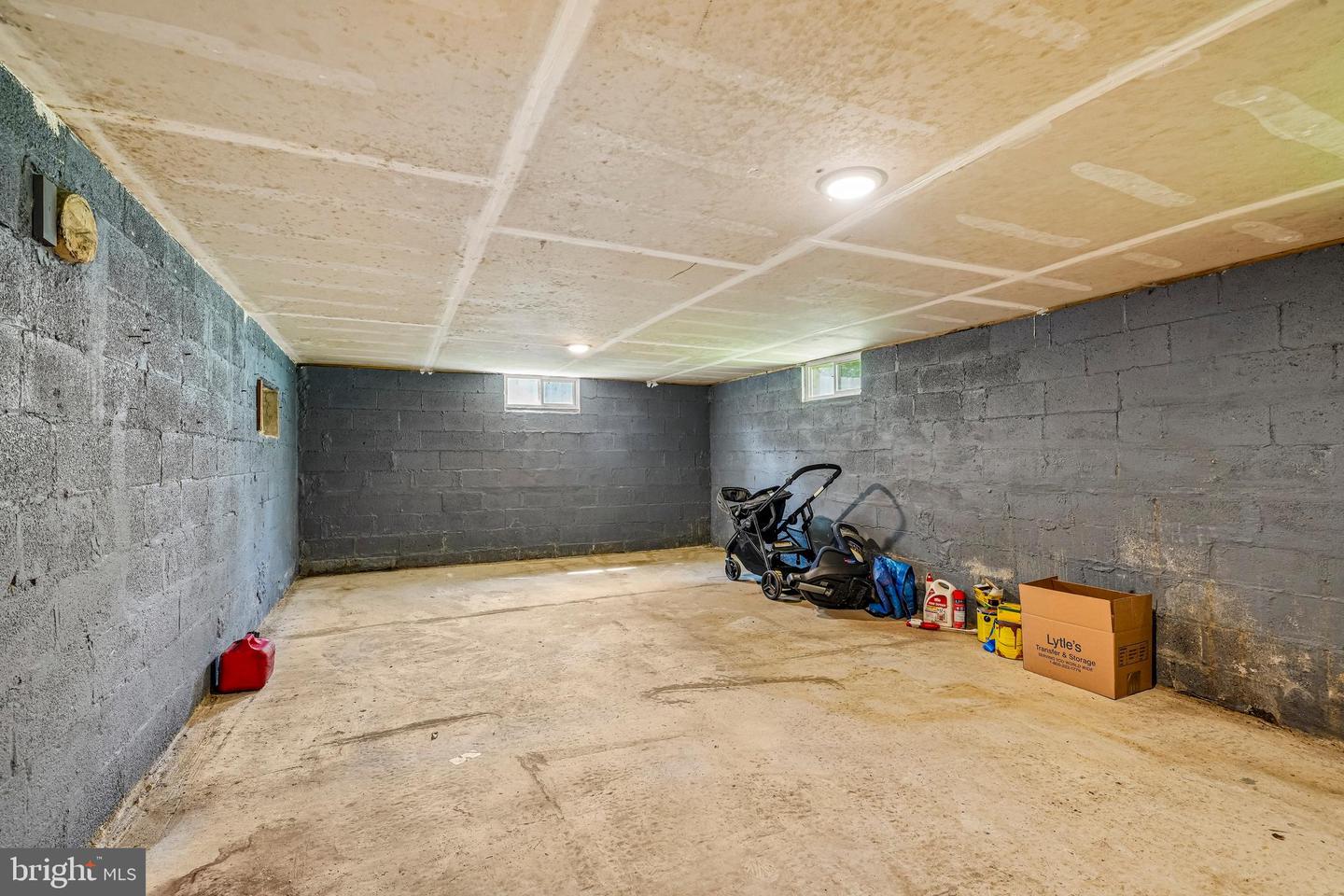 10 Maple Ln Property Photo 30