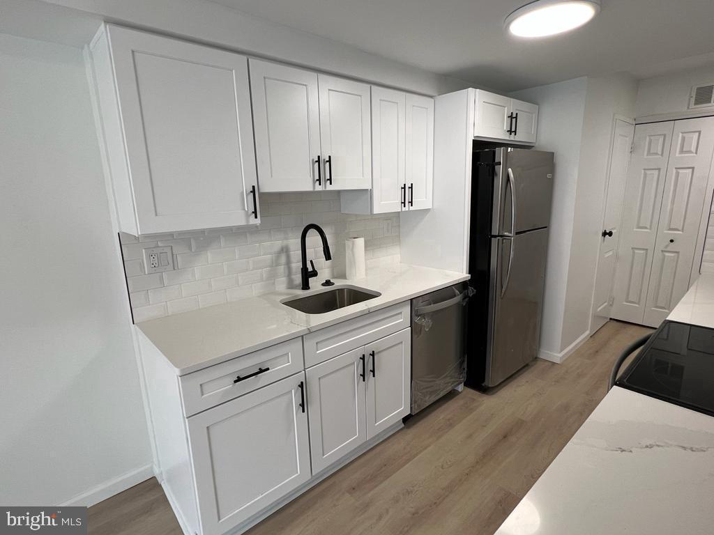 246 Fir Tree Ct Property Photo 3