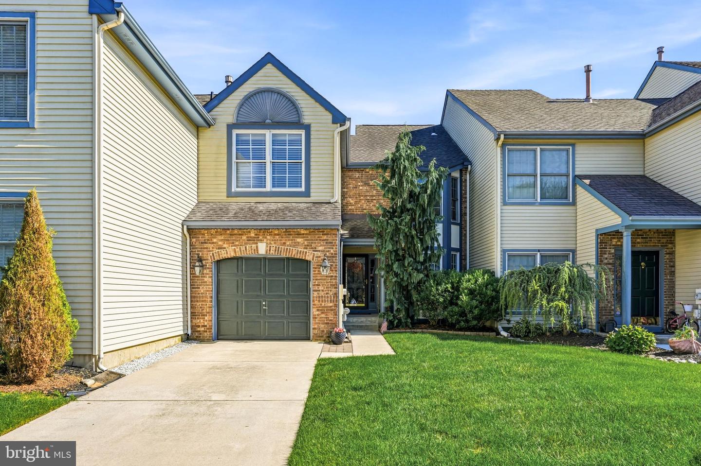 4 Corkery Ln Property Photo 1