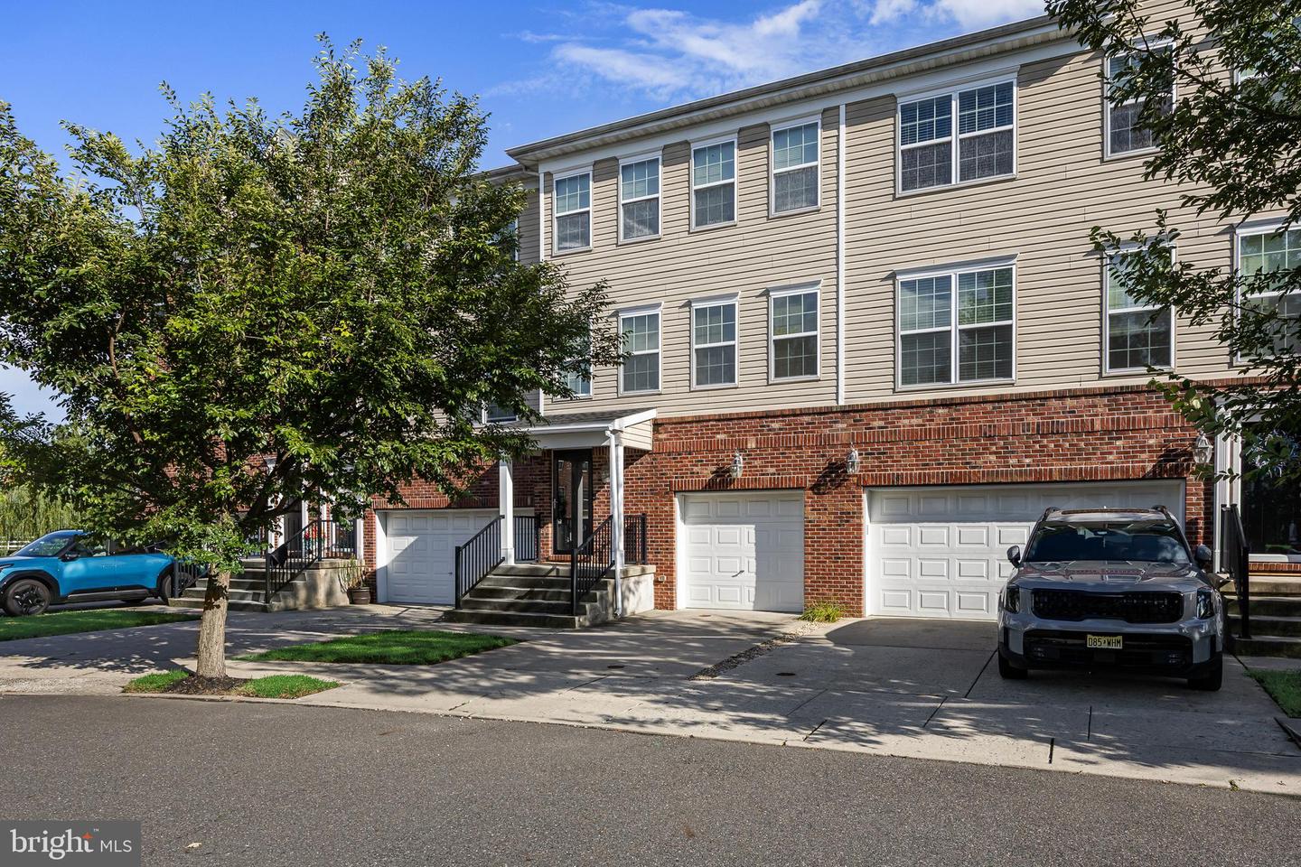 75 Riverwalk Blvd Property Photo 1