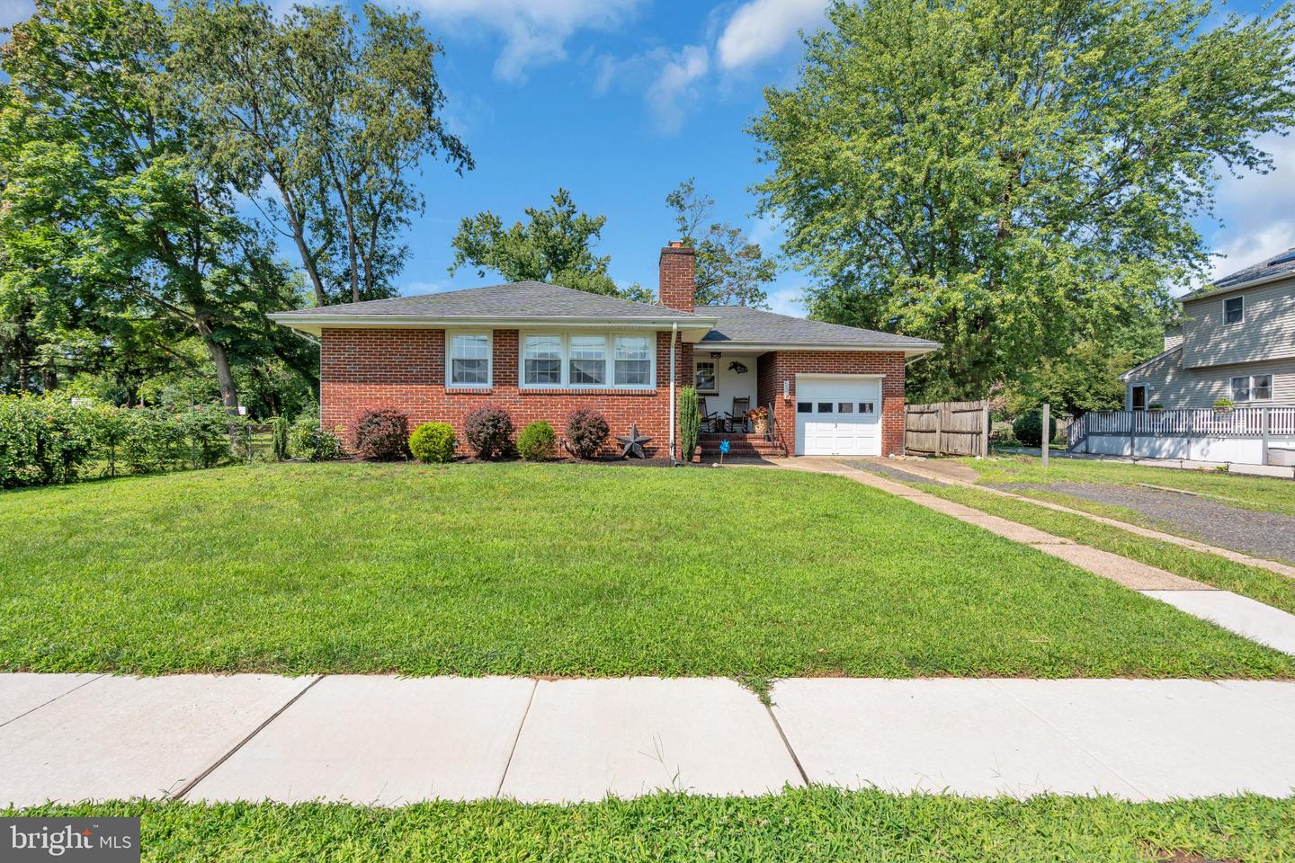 53 Stewart Ave Property Photo 1