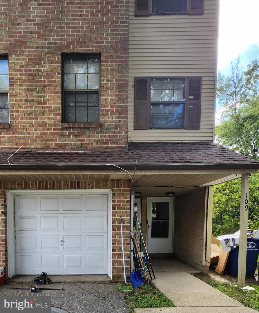 109 Chaucer Rd #b Property Photo 2