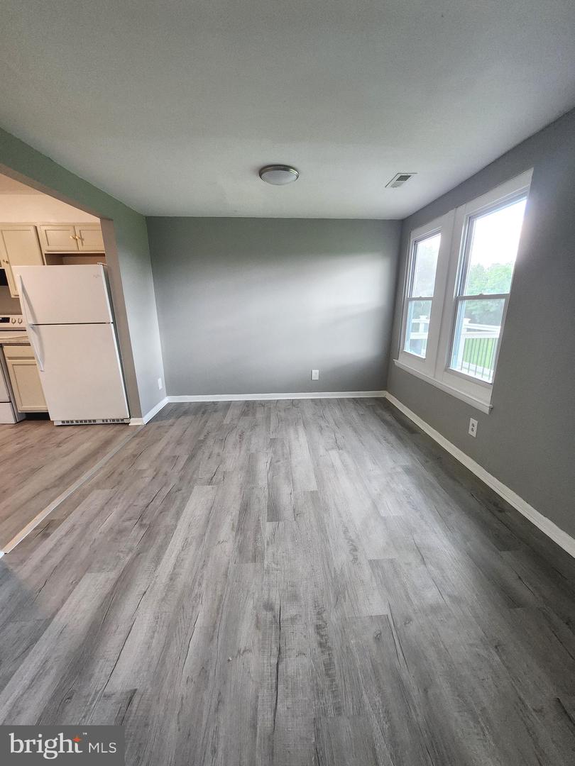 109 Chaucer Rd #b Property Photo 8