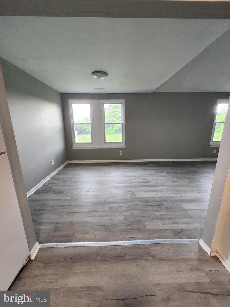 109 Chaucer Rd #b Property Photo 9